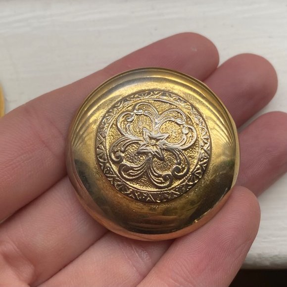 Givenchy vintage signed stamped gold engraved circular circle clip on earrings - Picture 2 of 6